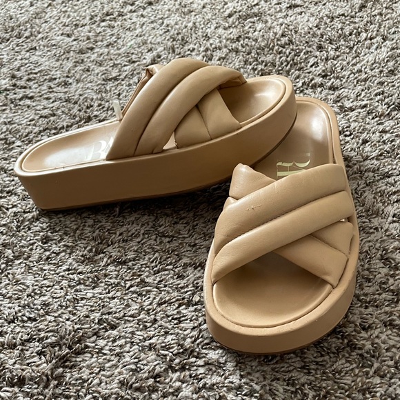 Zara platform slides